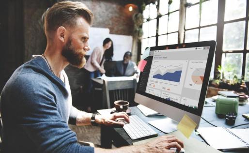 Data Marketeer in de data het duiken.