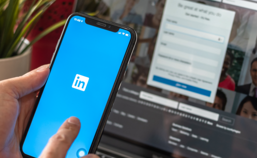 Houd je LinkedIn-profiel bij.